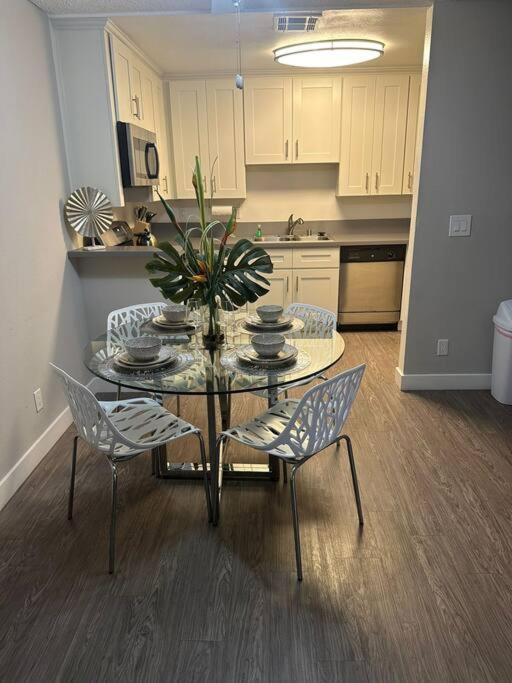 Two Bedroom Hollywood Apartment Los Angeles Eksteriør billede
